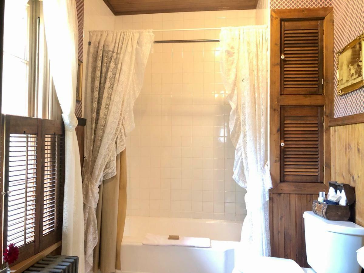 The Inn At Felt Manor Galena Room photo